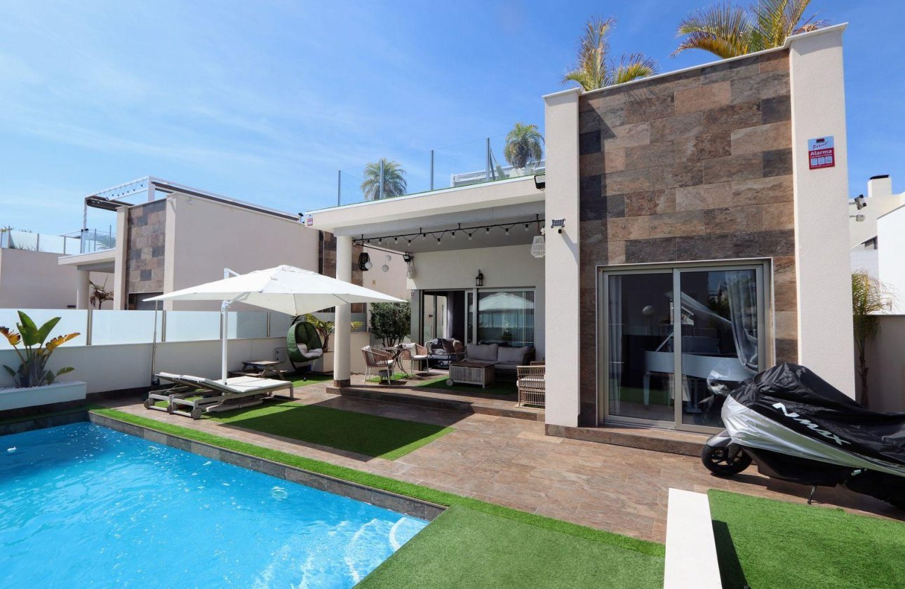 Resale - Villa - Orihuela Costa - Villamartín
