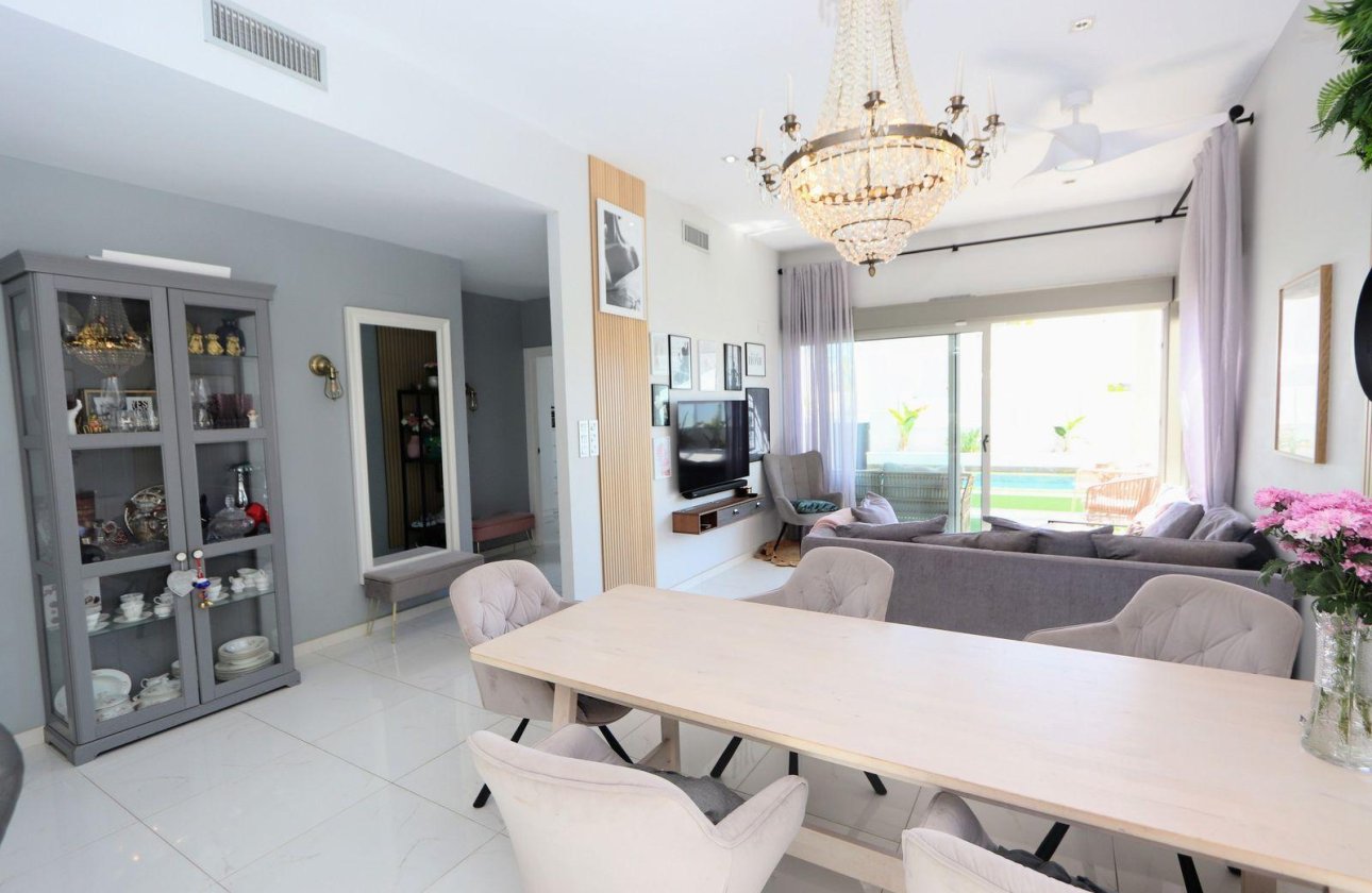 Resale - Villa - Orihuela Costa - Villamartín