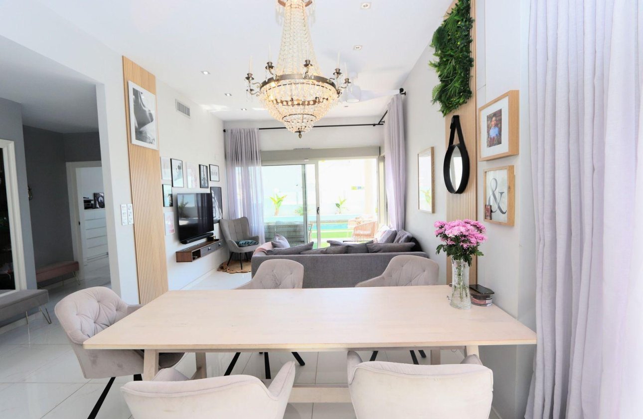 Resale - Villa - Orihuela Costa - Villamartín