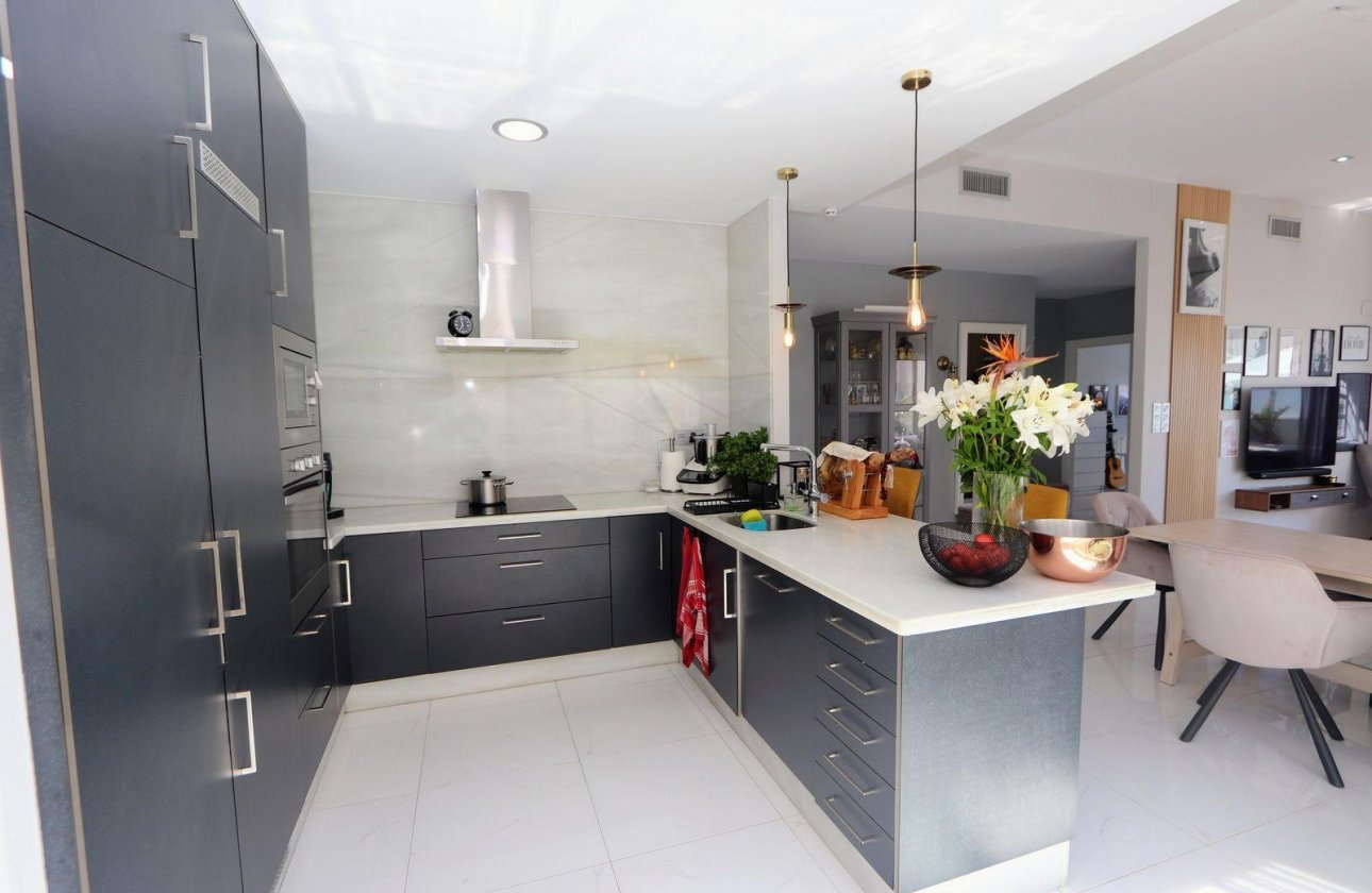 Resale - Villa - Orihuela Costa - Villamartín