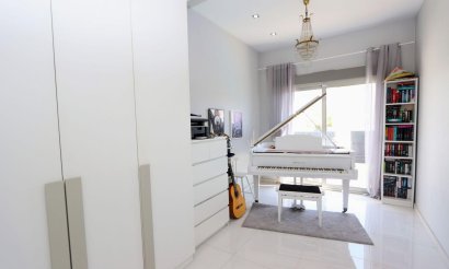 Resale - Villa - Orihuela Costa - Villamartín
