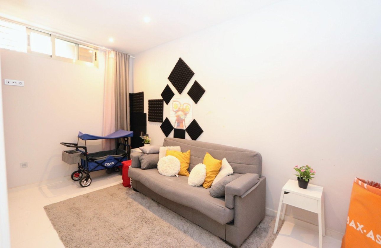 Resale - Villa - Orihuela Costa - Villamartín