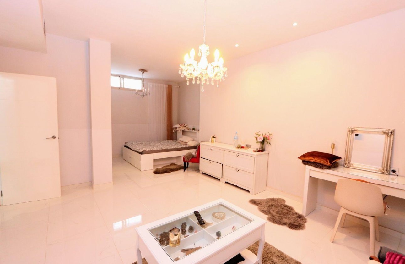 Resale - Villa - Orihuela Costa - Villamartín