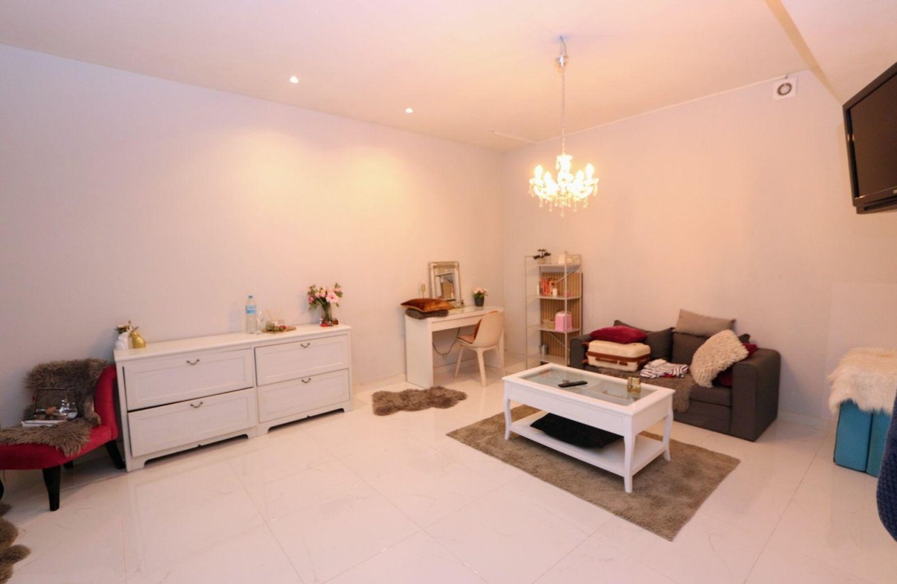 Resale - Villa - Orihuela Costa - Villamartín