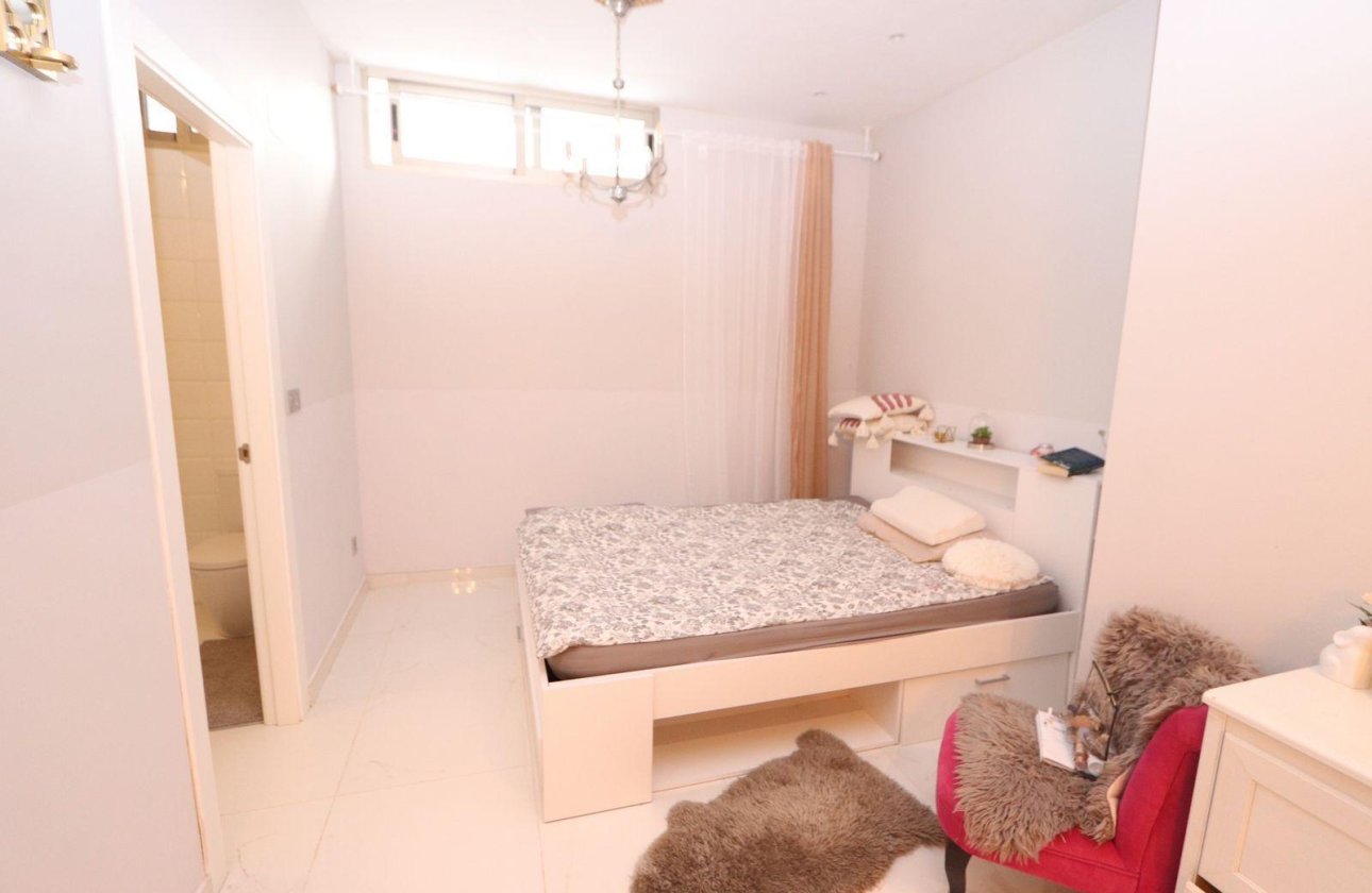 Resale - Villa - Orihuela Costa - Villamartín