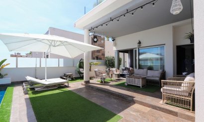Resale - Villa - Orihuela Costa - Villamartín