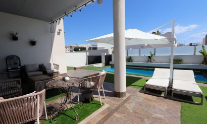 Resale - Villa - Orihuela Costa - Villamartín