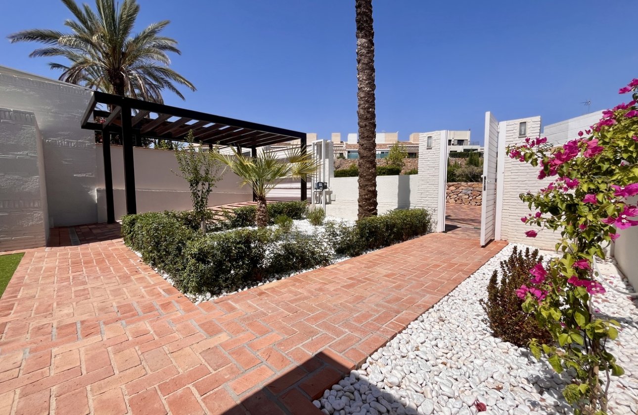 Resale - Townhouse - Sucina