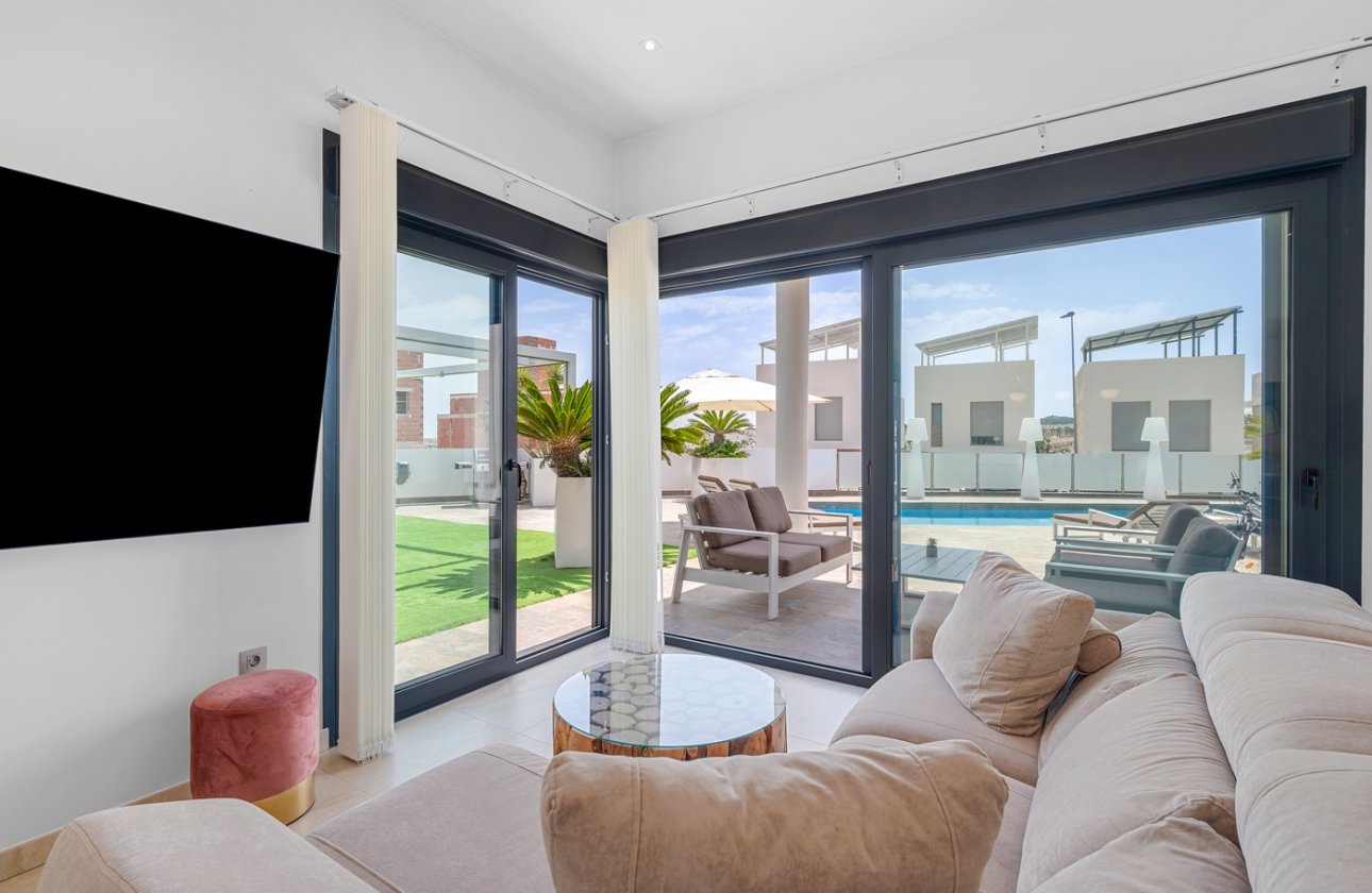 Resale - Villa - Orihuela Costa - Villamartín