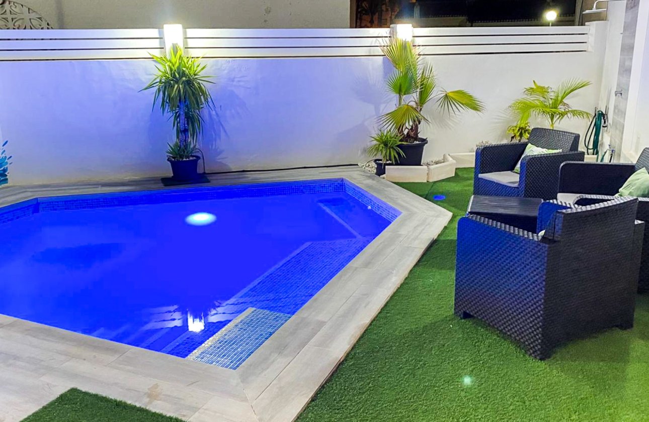 Revente - Villa / Semi detached - Torrevieja - Playa de los Locos