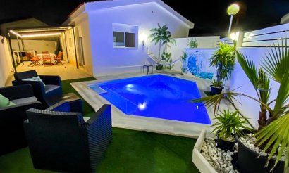 Revente - Villa / Semi detached - Torrevieja - Playa de los Locos