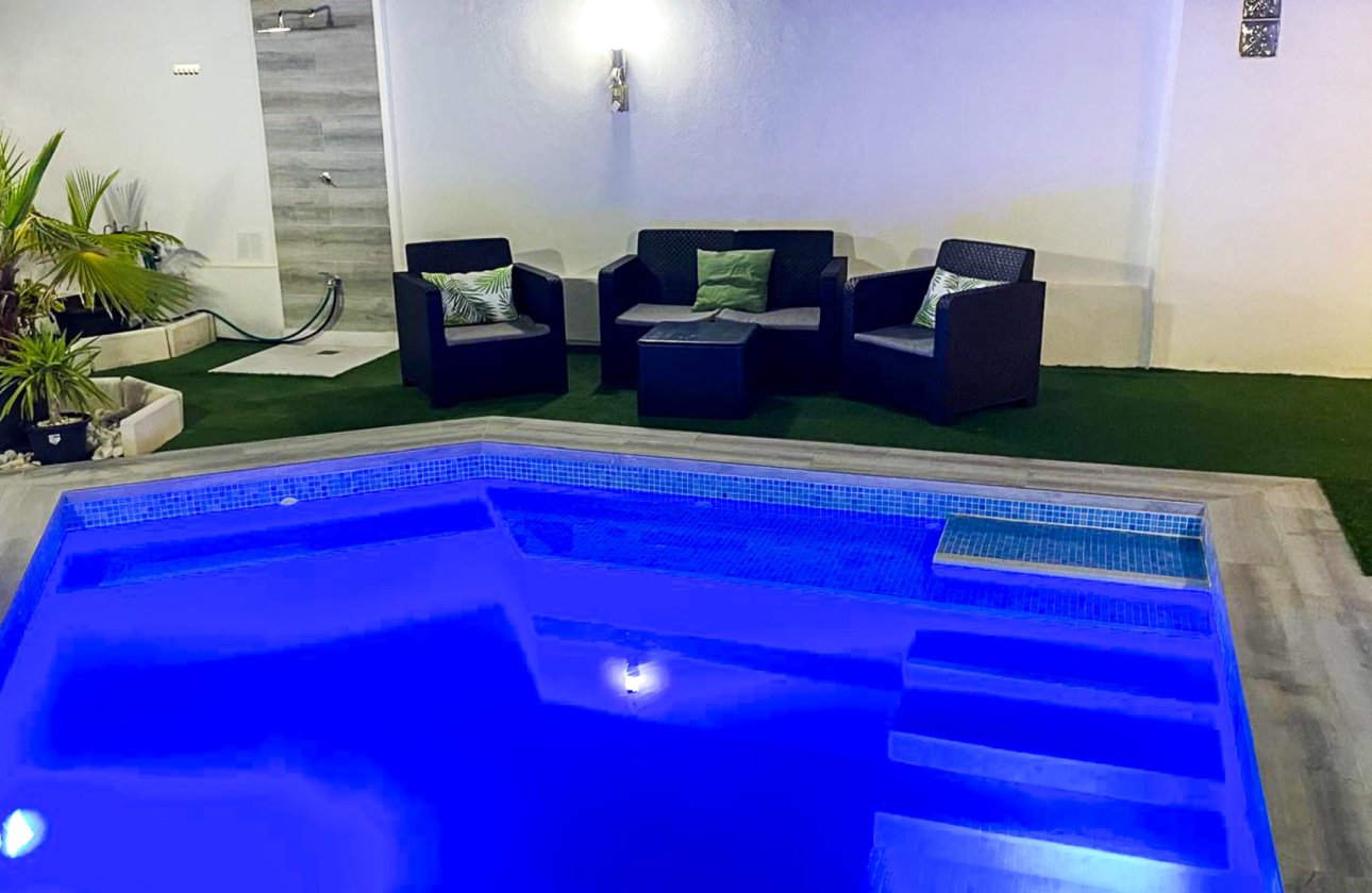 Revente - Villa / Semi detached - Torrevieja - Playa de los Locos
