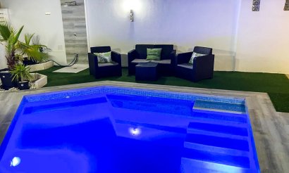 Revente - Villa / Semi detached - Torrevieja - Playa de los Locos