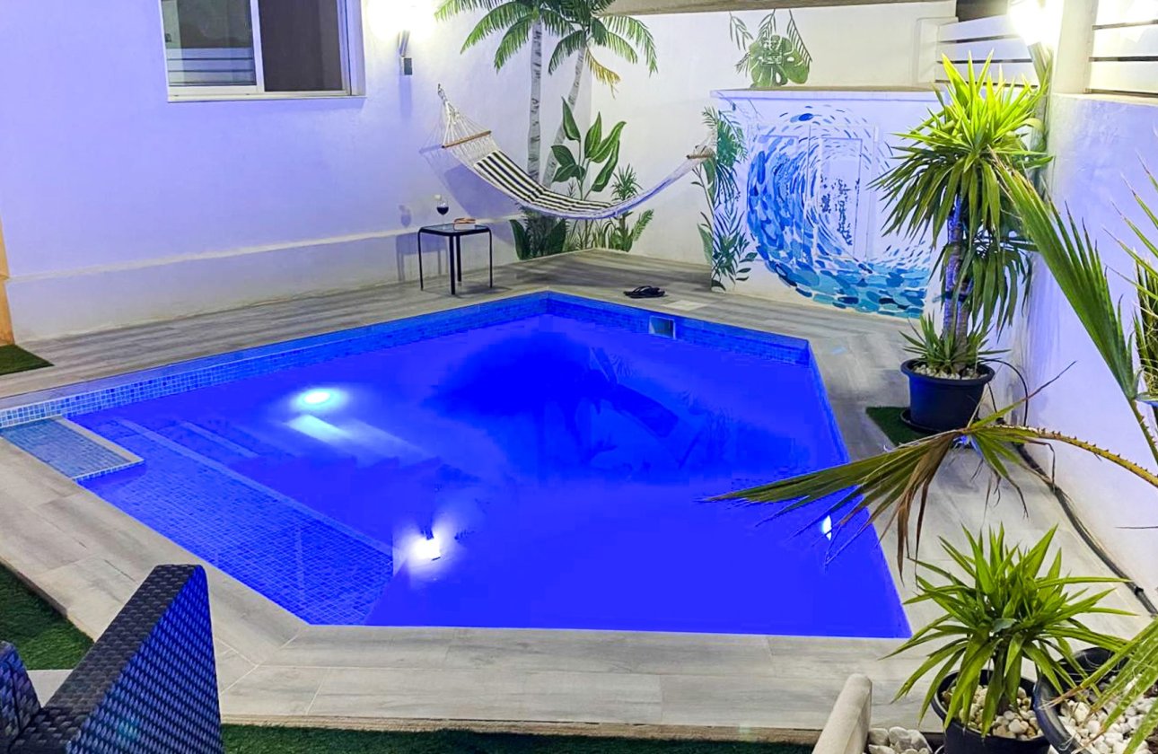 Revente - Villa / Semi detached - Torrevieja - Playa de los Locos