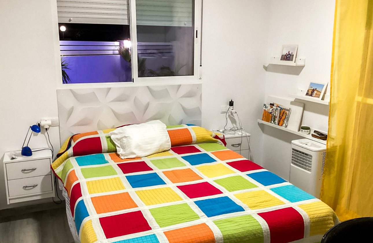 Revente - Villa / Semi detached - Torrevieja - Playa de los Locos