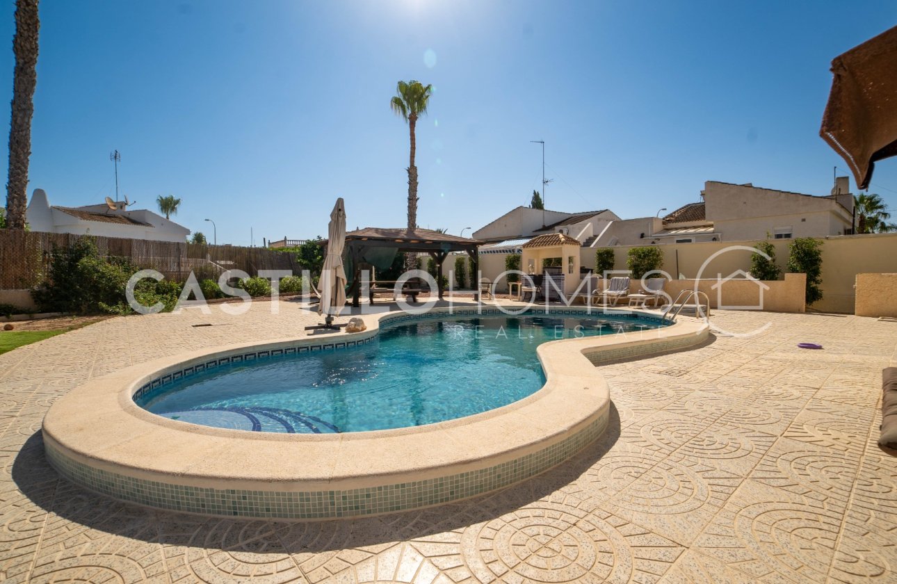 Resale - Villa - Torrevieja - El Chaparral