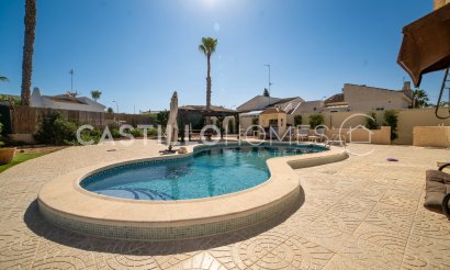 Resale - Villa - Torrevieja - El Chaparral