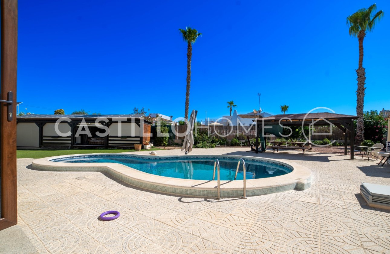 Resale - Villa - Torrevieja - El Chaparral