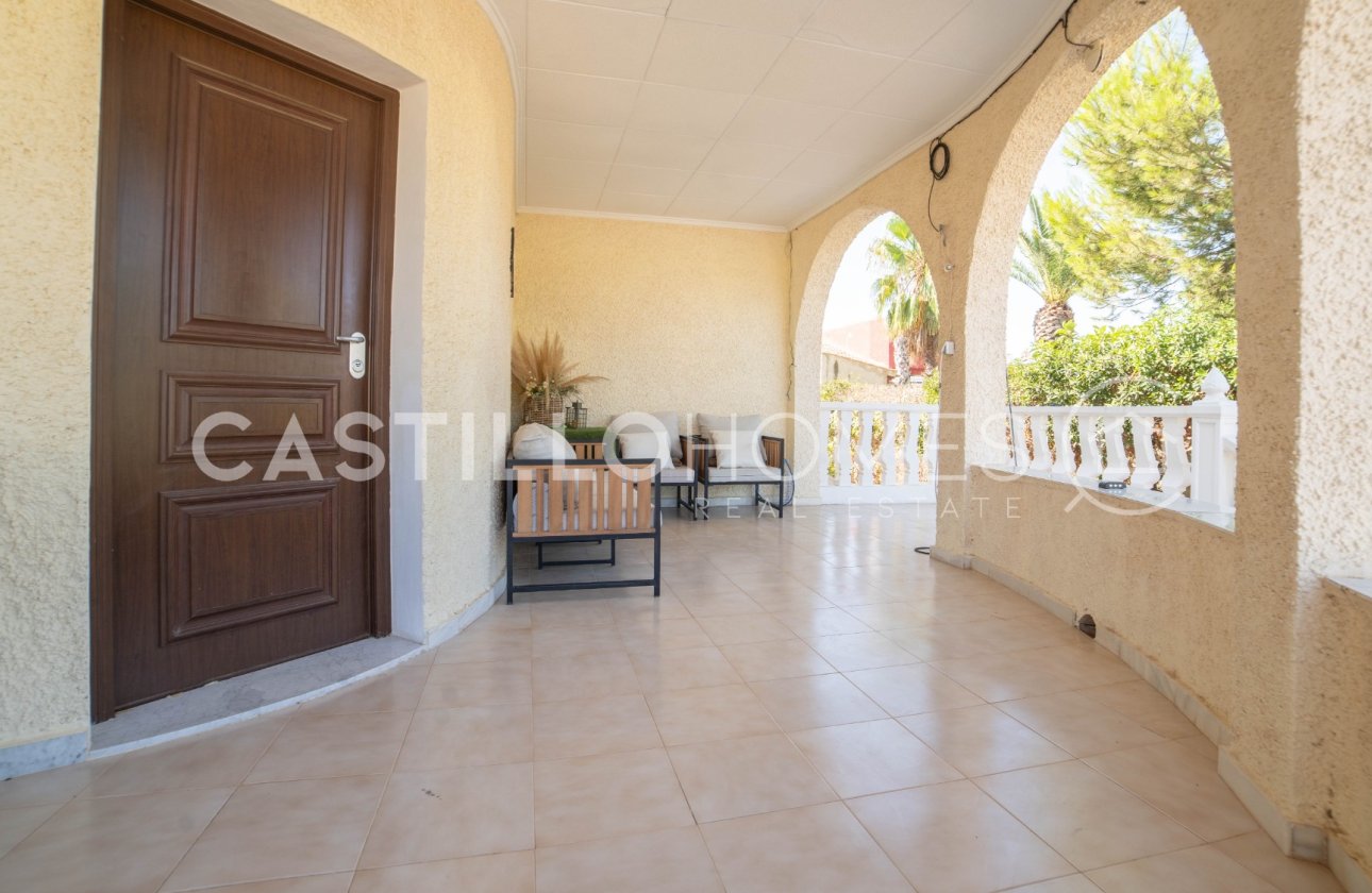 Resale - Villa - Torrevieja - El Chaparral