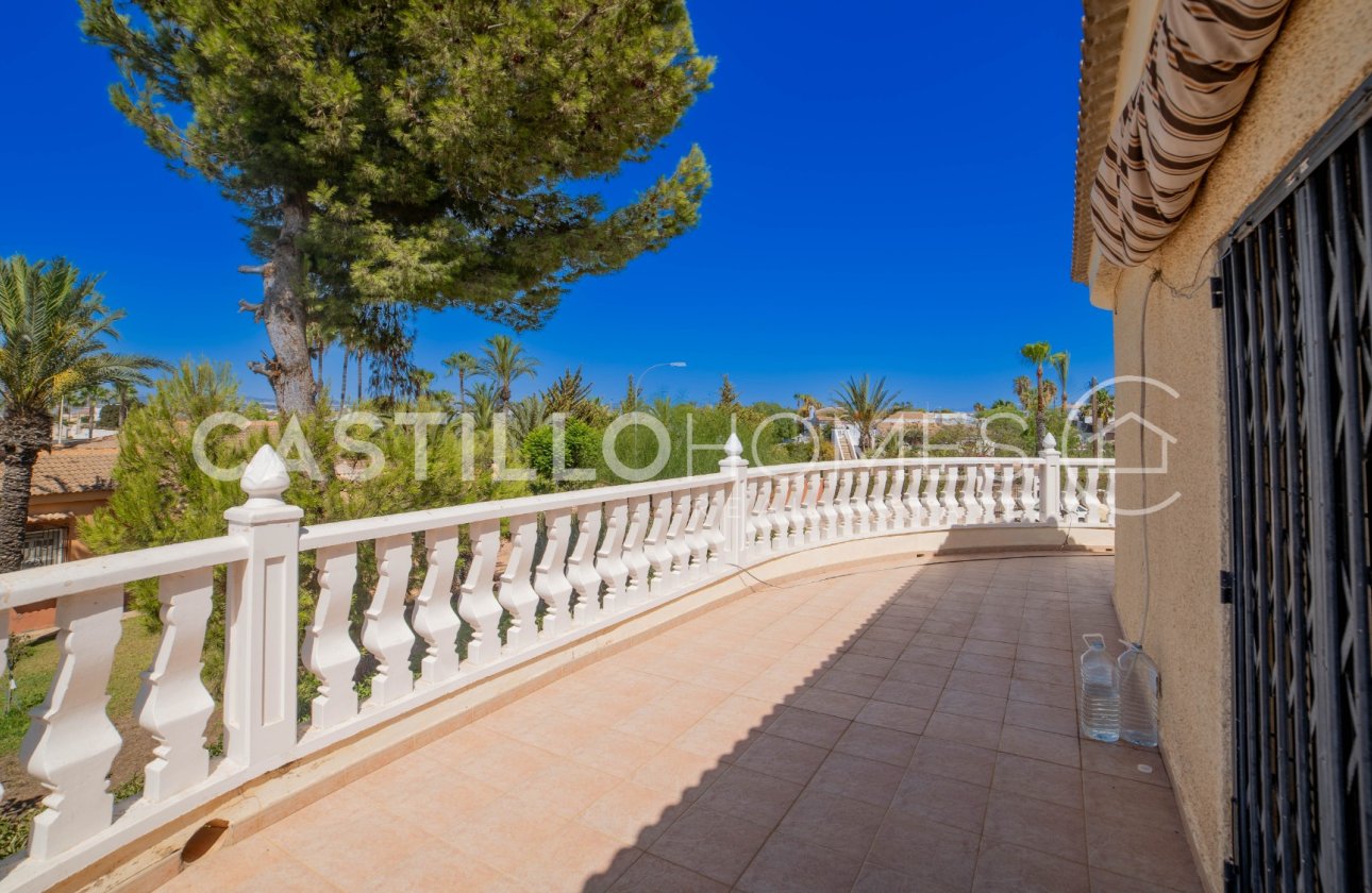 Resale - Villa - Torrevieja - El Chaparral