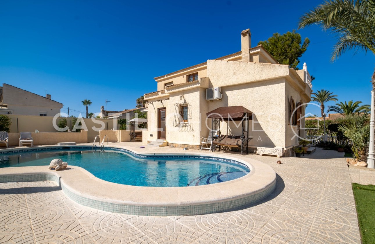 Resale - Villa - Torrevieja - El Chaparral