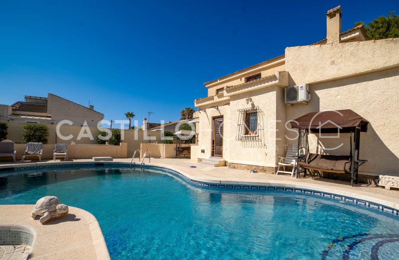 Resale - Villa - Torrevieja - El Chaparral