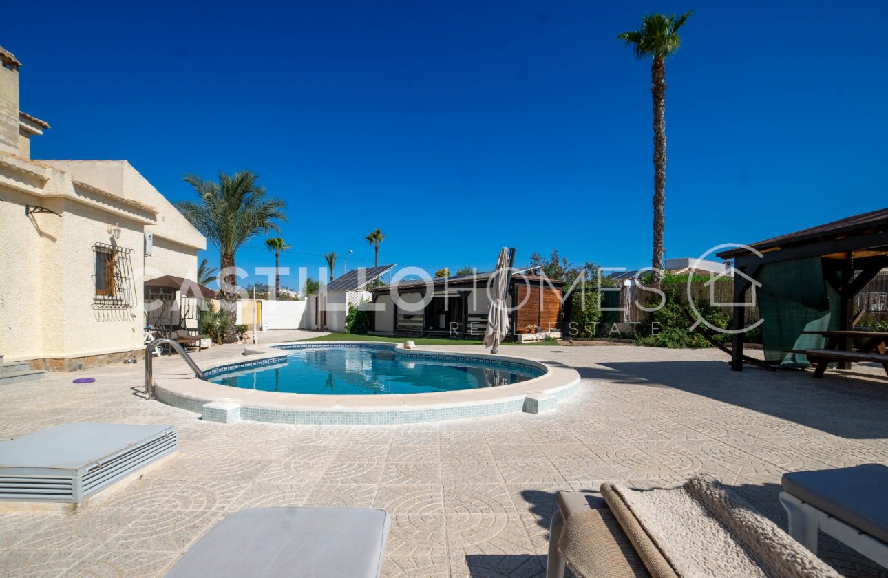 Resale - Villa - Torrevieja - El Chaparral
