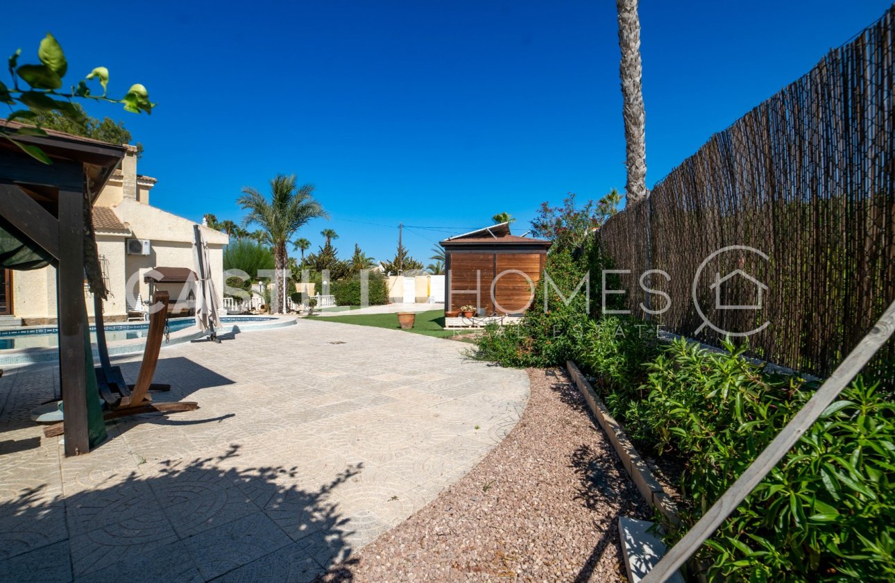 Resale - Villa - Torrevieja - El Chaparral