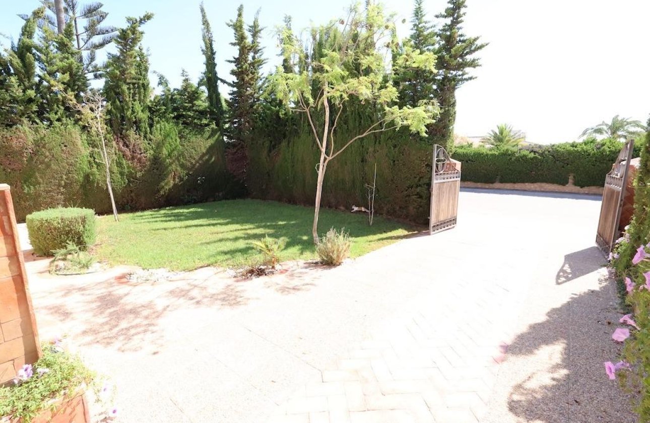 Resale - Villa - Orihuela Costa - Villamartin