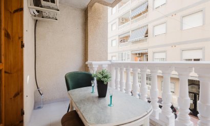 Resale - Apartment / flat - Torrevieja - Playa de La Acequion
