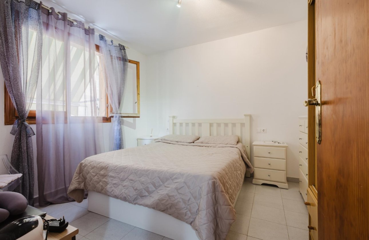 Resale - Apartment / flat - Torrevieja - Playa de La Acequion