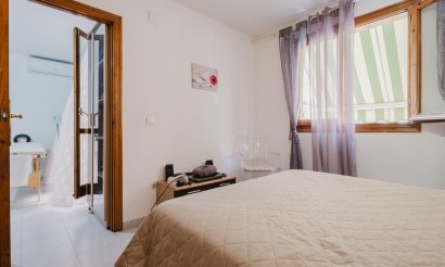Resale - Apartment / flat - Torrevieja - Playa de La Acequion