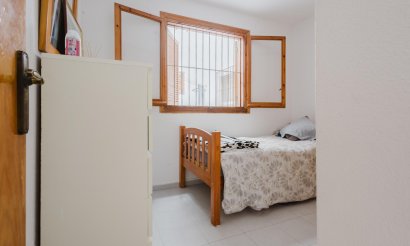 Resale - Apartment / flat - Torrevieja - Playa de La Acequion