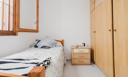Resale - Apartment / flat - Torrevieja - Playa de La Acequion