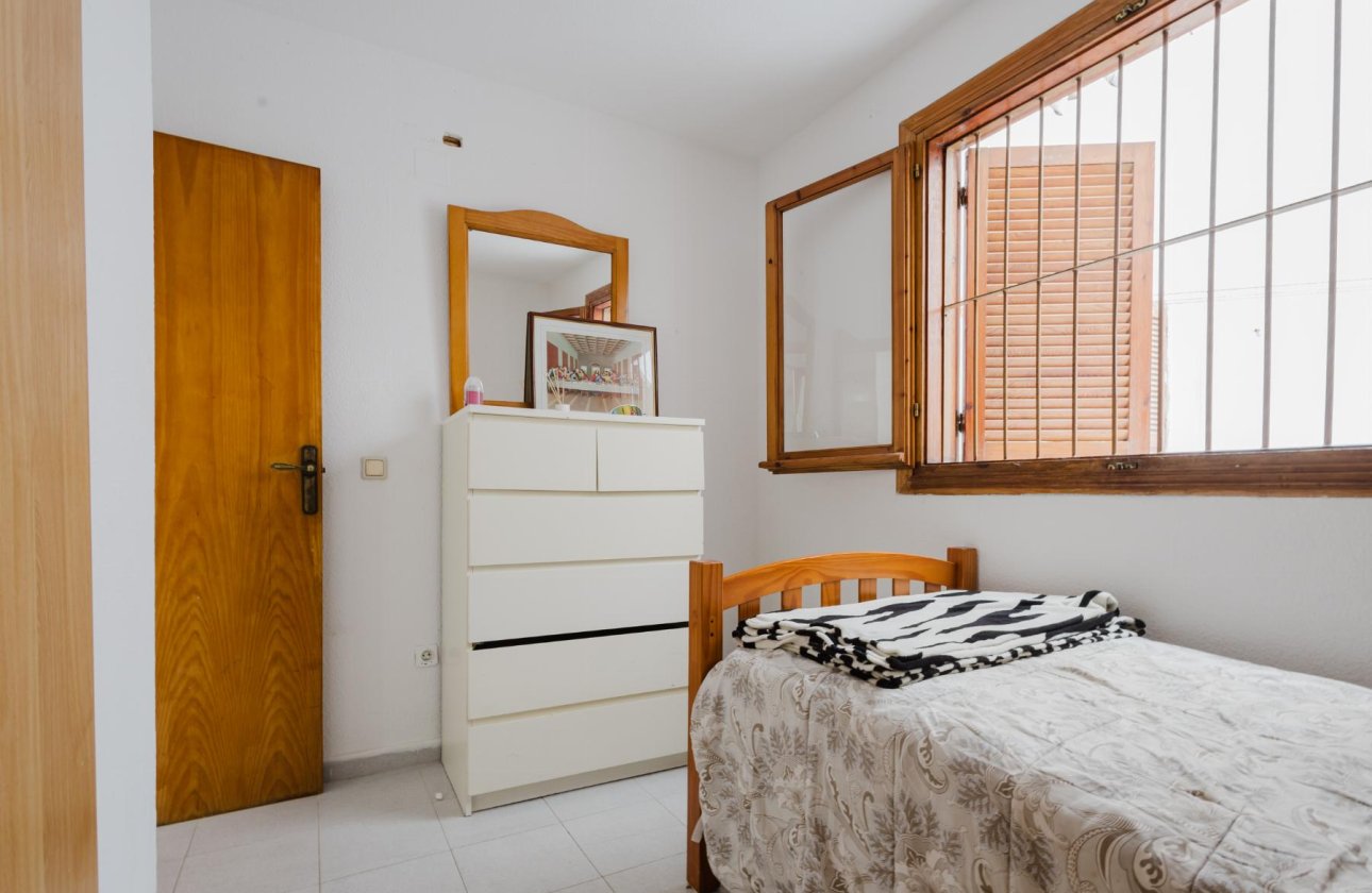Resale - Apartment / flat - Torrevieja - Playa de La Acequion