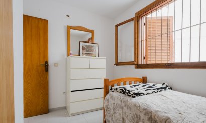 Resale - Apartment / flat - Torrevieja - Playa de La Acequion