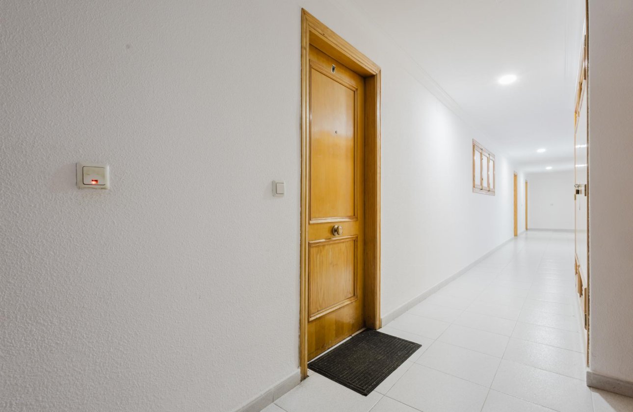 Resale - Apartment / flat - Torrevieja - Playa de La Acequion