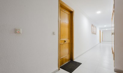 Resale - Apartment / flat - Torrevieja - Playa de La Acequion