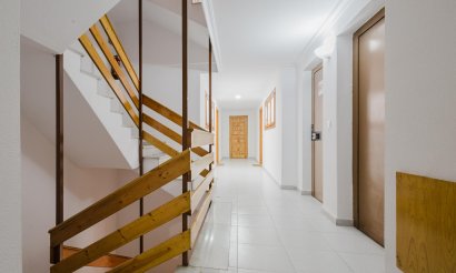 Resale - Apartment / flat - Torrevieja - Playa de La Acequion