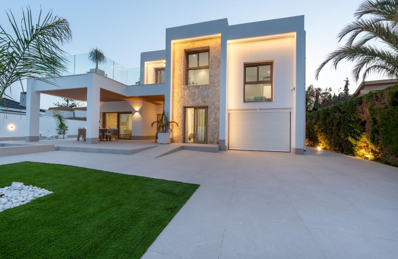 Resale - Villa - Orihuela Costa - Campoamor