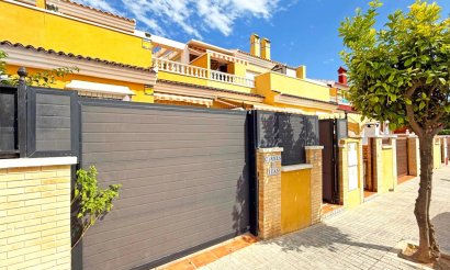 Resale - Townhouse - Torrevieja - La Siesta - El Salado -  Torreta