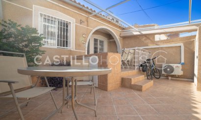 Resale - Townhouse - Torrevieja - Aguas Nuevas