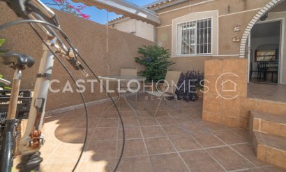 Resale - Townhouse - Torrevieja - Aguas Nuevas