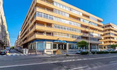 Resale - Apartment / flat - Torrevieja - Playa de La Acequion