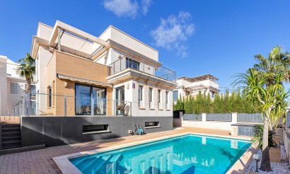 Resale - Villa - Orihuela Costa - La Zenia