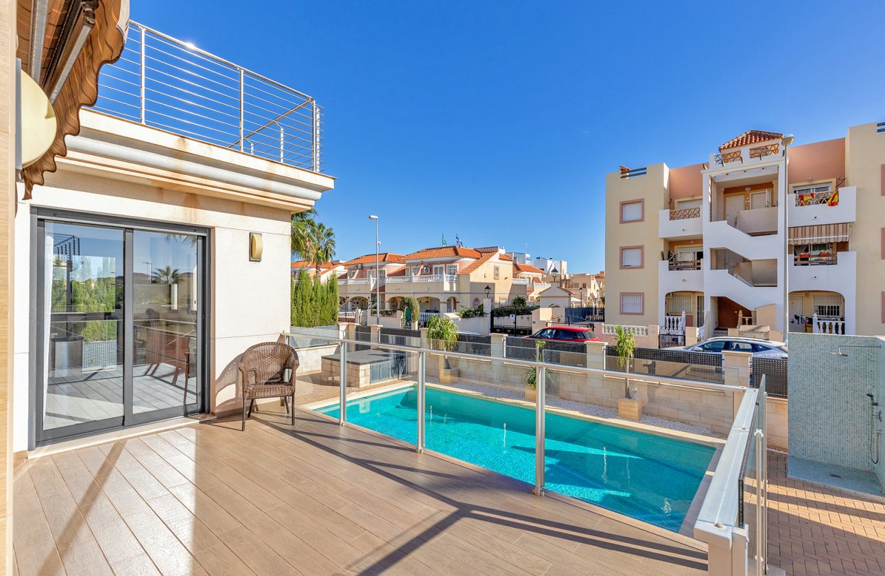 Resale - Villa - Orihuela Costa - La Zenia