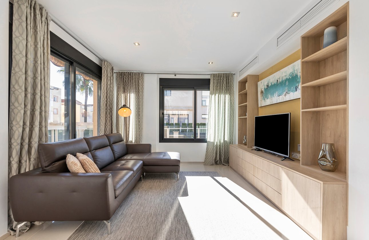 Resale - Villa - Orihuela Costa - La Zenia