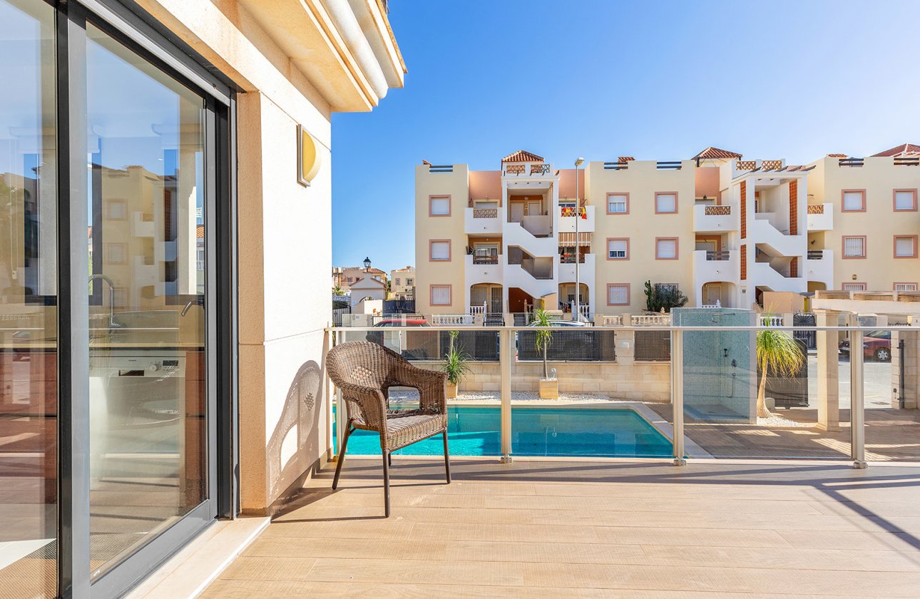 Resale - Villa - Orihuela Costa - La Zenia
