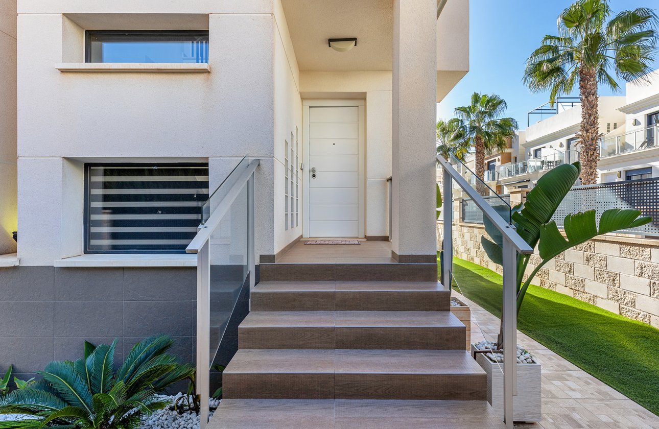 Resale - Villa - Orihuela Costa - La Zenia