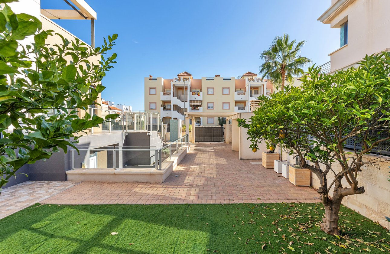 Resale - Villa - Orihuela Costa - La Zenia